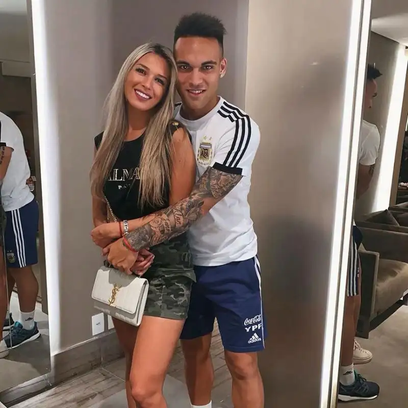 La fidanzata di Lautaro Martinez non è tipo passare inosservata come si nota dalle immagini del suo seguitissimo profilo Instagram @agus.gandolfo