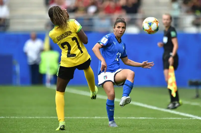 Un'Italia spaziale ai Mondiali femminile di calcio centra l'accesso agli ottavi di finale, avvenimento che non si verificava dal lontano 1991.