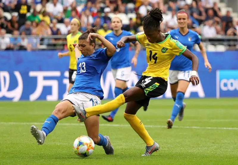 Un'Italia spaziale ai Mondiali femminile di calcio centra l'accesso agli ottavi di finale, avvenimento che non si verificava dal lontano 1991.