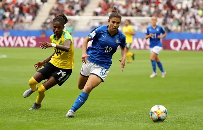 Un'Italia spaziale ai Mondiali femminile di calcio centra l'accesso agli ottavi di finale, avvenimento che non si verificava dal lontano 1991.