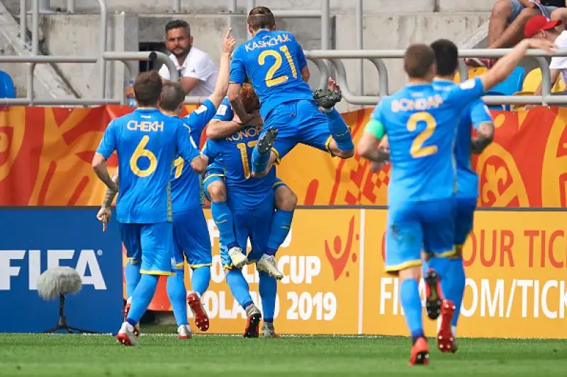 Tanti rimpianti per gli azzurrini, annullato dal VAR il gol capolavoro di Scamacca che avvea regalato il pari alla squadra di Nicolato nei minuti finali.