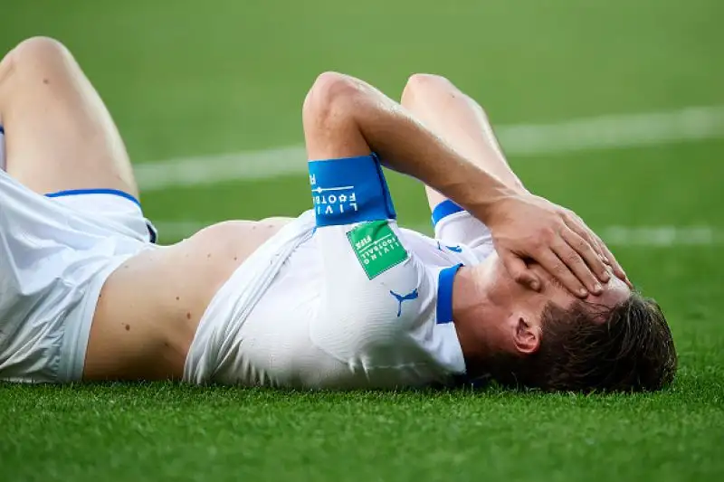 Tanti rimpianti per gli azzurrini, annullato dal VAR il gol capolavoro di Scamacca che avvea regalato il pari alla squadra di Nicolato nei minuti finali.