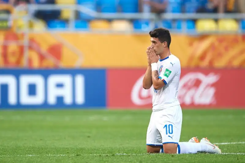Tanti rimpianti per gli azzurrini, annullato dal VAR il gol capolavoro di Scamacca che avvea regalato il pari alla squadra di Nicolato nei minuti finali.