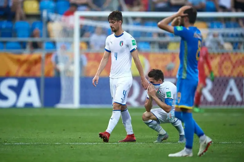 Tanti rimpianti per gli azzurrini, annullato dal VAR il gol capolavoro di Scamacca che avvea regalato il pari alla squadra di Nicolato nei minuti finali.