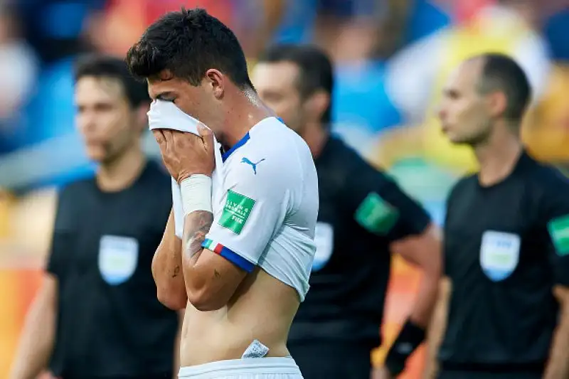 Tanti rimpianti per gli azzurrini, annullato dal VAR il gol capolavoro di Scamacca che avvea regalato il pari alla squadra di Nicolato nei minuti finali.