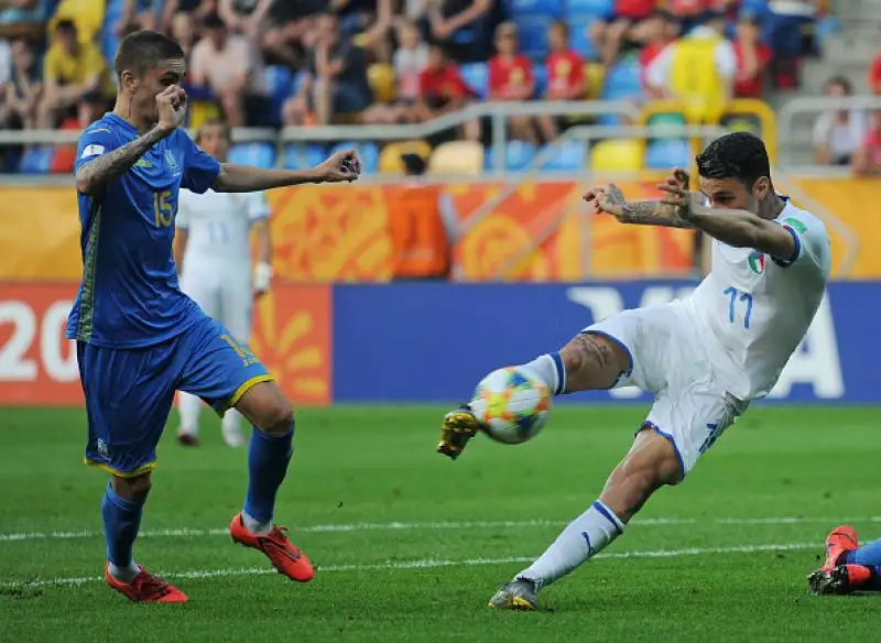 Tanti rimpianti per gli azzurrini, annullato dal VAR il gol capolavoro di Scamacca che avvea regalato il pari alla squadra di Nicolato nei minuti finali.