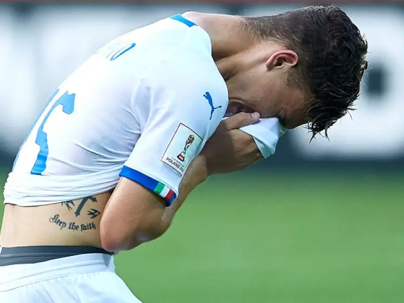 Tanti rimpianti per gli azzurrini, annullato dal VAR il gol capolavoro di Scamacca che avvea regalato il pari alla squadra di Nicolato nei minuti finali.
