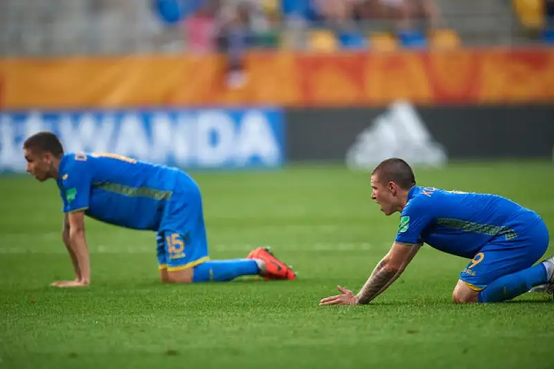 Tanti rimpianti per gli azzurrini, annullato dal VAR il gol capolavoro di Scamacca che avvea regalato il pari alla squadra di Nicolato nei minuti finali.