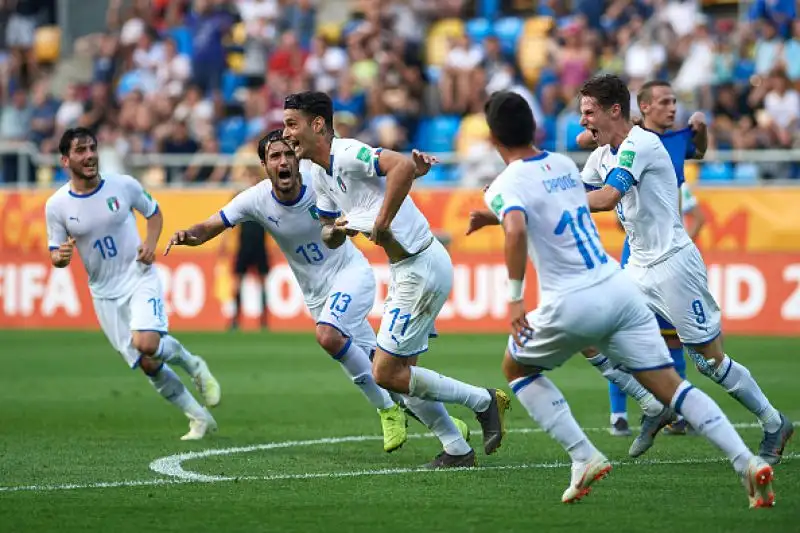 Tanti rimpianti per gli azzurrini, annullato dal VAR il gol capolavoro di Scamacca che avvea regalato il pari alla squadra di Nicolato nei minuti finali.