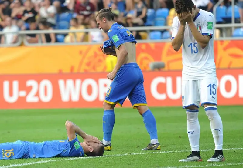 Tanti rimpianti per gli azzurrini, annullato dal VAR il gol capolavoro di Scamacca che avvea regalato il pari alla squadra di Nicolato nei minuti finali.