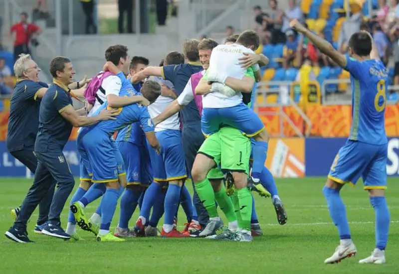 Tanti rimpianti per gli azzurrini, annullato dal VAR il gol capolavoro di Scamacca che avvea regalato il pari alla squadra di Nicolato nei minuti finali.