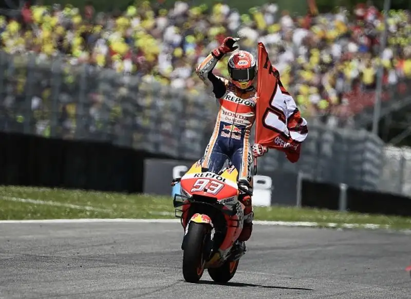Sul podio con l'italiano e il Campione del mondo anche il compagno di squadra Dovizioso, quarta la Suzuki di Rins.
