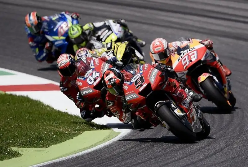 Sul podio con l'italiano e il Campione del mondo anche il compagno di squadra Dovizioso, quarta la Suzuki di Rins.