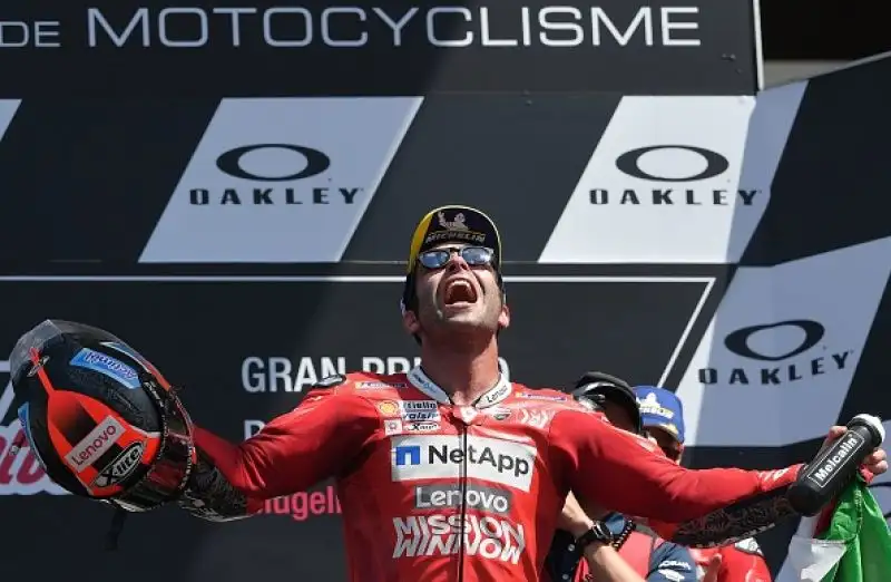 Sul podio con l'italiano e il Campione del mondo anche il compagno di squadra Dovizioso, quarta la Suzuki di Rins.