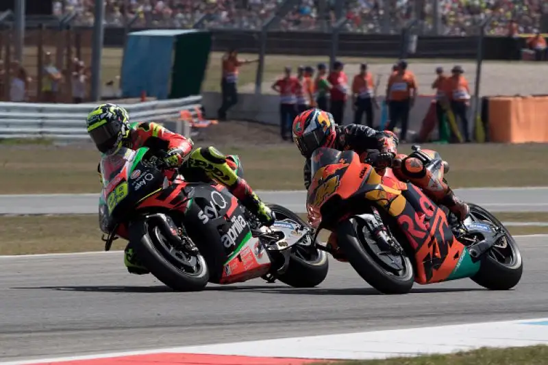 Maverick Viñales ha trionfato ad Assen. Lo spagnolo della Yamaha ha conquistato il primo successo della stagione domando il connazionale Marc Marquez, secondo.