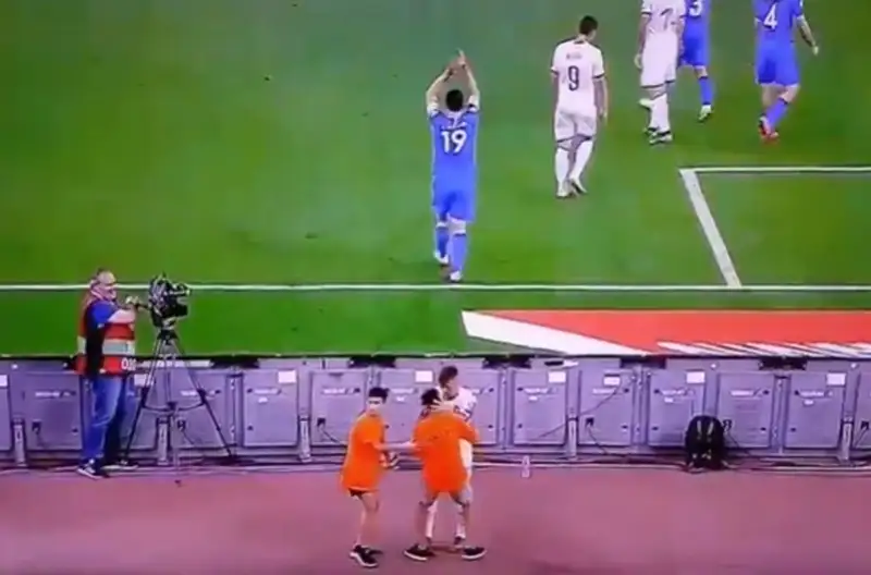 L'Azzurro protagonista di un curioso episodio durante Grecia-Italia.