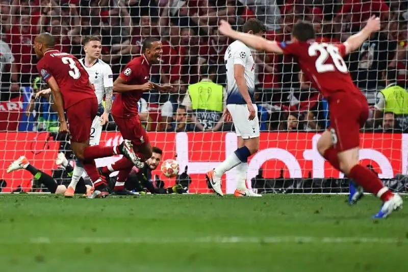 Un gol in apertura su rigore di Salah e uno in chiusura di Origi regalano la sesta Champions ai Reds.