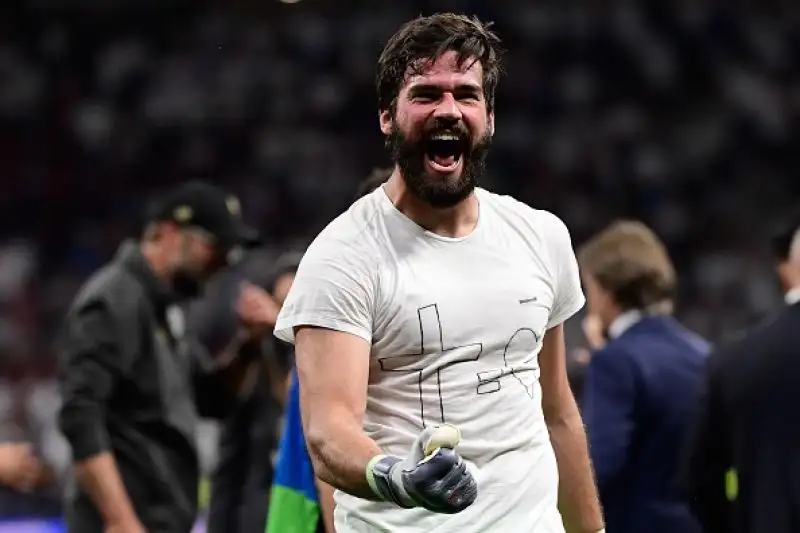 Un gol in apertura su rigore di Salah e uno in chiusura di Origi regalano la sesta Champions ai Reds.