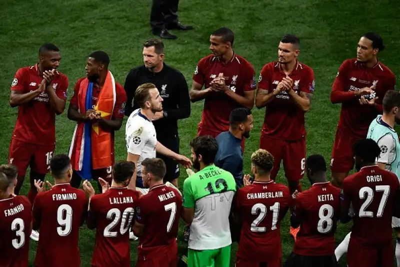 Un gol in apertura su rigore di Salah e uno in chiusura di Origi regalano la sesta Champions ai Reds.