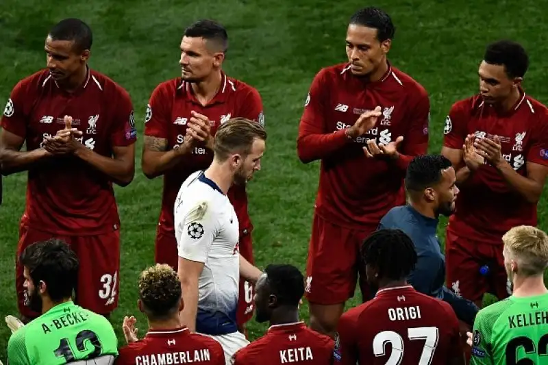 Un gol in apertura su rigore di Salah e uno in chiusura di Origi regalano la sesta Champions ai Reds.