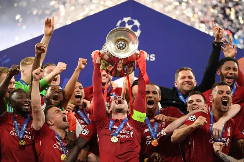 Un gol in apertura su rigore di Salah e uno in chiusura di Origi regalano la sesta Champions ai Reds.