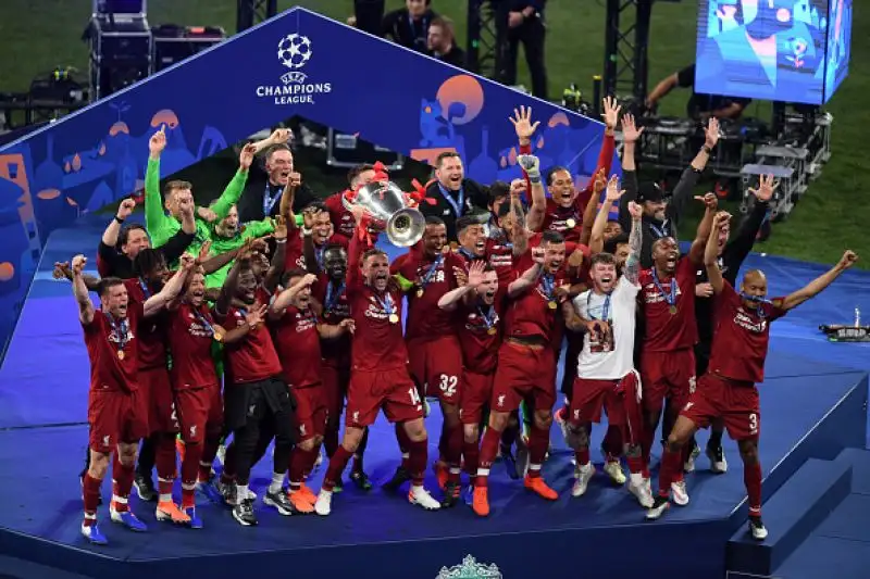Un gol in apertura su rigore di Salah e uno in chiusura di Origi regalano la sesta Champions ai Reds.