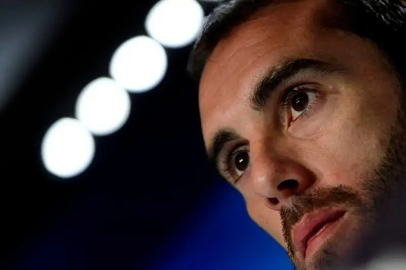 Considerato uno dei migliori difensori della propria generazione ha guidato da capitano a numerose vittorie l'Atletico Madird e la sua nazionale.
