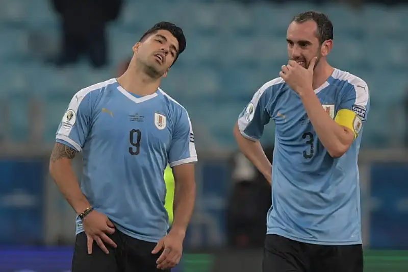 Considerato uno dei migliori difensori della propria generazione ha guidato da capitano a numerose vittorie l'Atletico Madird e la sua nazionale.