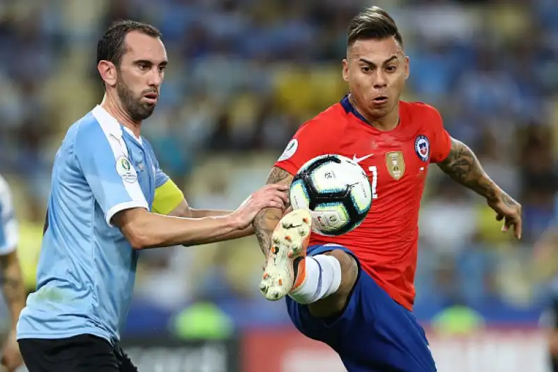Considerato uno dei migliori difensori della propria generazione ha guidato da capitano a numerose vittorie l'Atletico Madird e la sua nazionale.