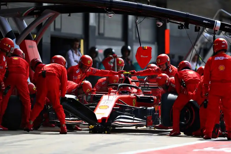 Lewis Hamilton padrone a casa sua. Il pilota della Mercedes ha trionfato nel Gran Premio di Gran Bretagna, centrando la settima vittoria stagionale e allungando ulteriormente in classifica generale. 