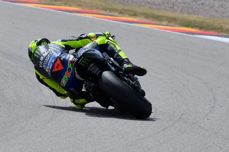 Ai piedi del podio le Ducati di Petrucci e Dovizioso, ottavo Valentino Rossi davanti a Morbidelli.