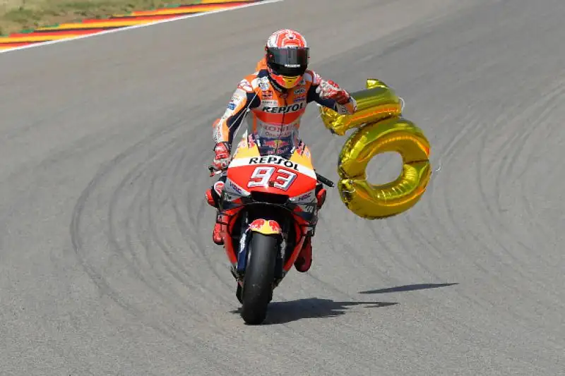 Ai piedi del podio le Ducati di Petrucci e Dovizioso, ottavo Valentino Rossi davanti a Morbidelli.