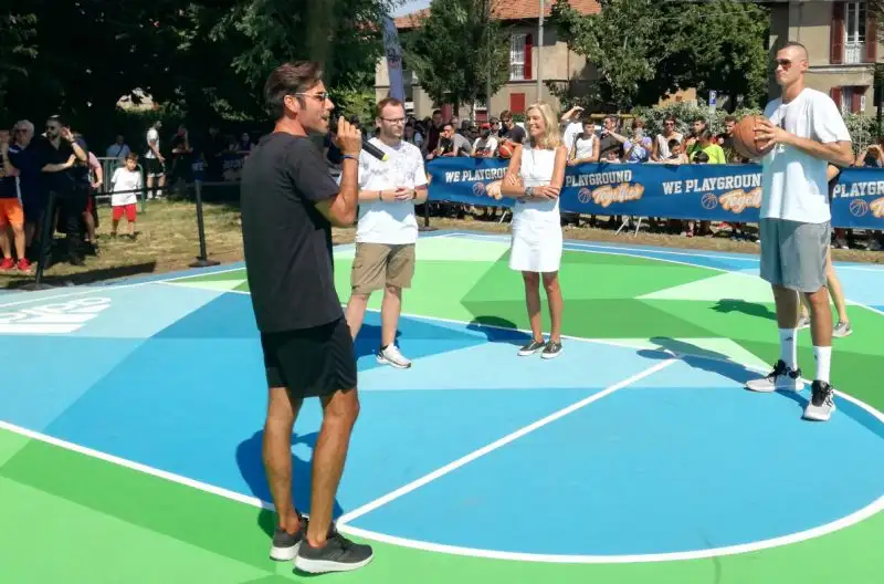Oltre a Gallinari, alla presentazione del nuovo playground erano presenti il co-ideatore Michele Ponti, Daria Braga di Laureus Italia e Roberta Guaineri, assessore allo sport del Comune di Milano