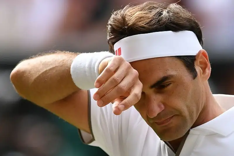 In una delle finali più belle di sempre, Novak Djokovic ha battuto Roger Federer conquistando il torneo di Wimbledon per la quinta volta nella sua carriera.