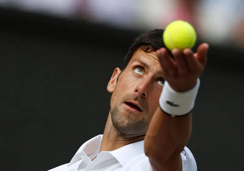 In una delle finali più belle di sempre, Novak Djokovic ha battuto Roger Federer conquistando il torneo di Wimbledon per la quinta volta nella sua carriera.