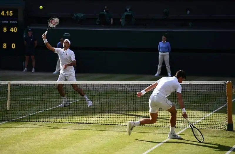 In una delle finali più belle di sempre, Novak Djokovic ha battuto Roger Federer conquistando il torneo di Wimbledon per la quinta volta nella sua carriera.