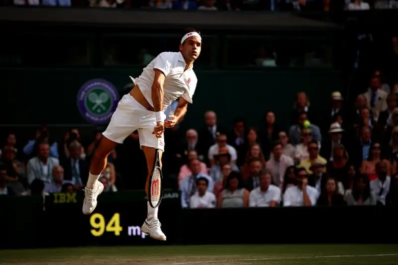 In una delle finali più belle di sempre, Novak Djokovic ha battuto Roger Federer conquistando il torneo di Wimbledon per la quinta volta nella sua carriera.