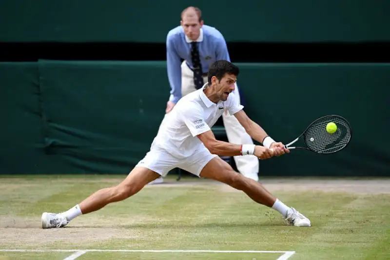 In una delle finali più belle di sempre, Novak Djokovic ha battuto Roger Federer conquistando il torneo di Wimbledon per la quinta volta nella sua carriera.