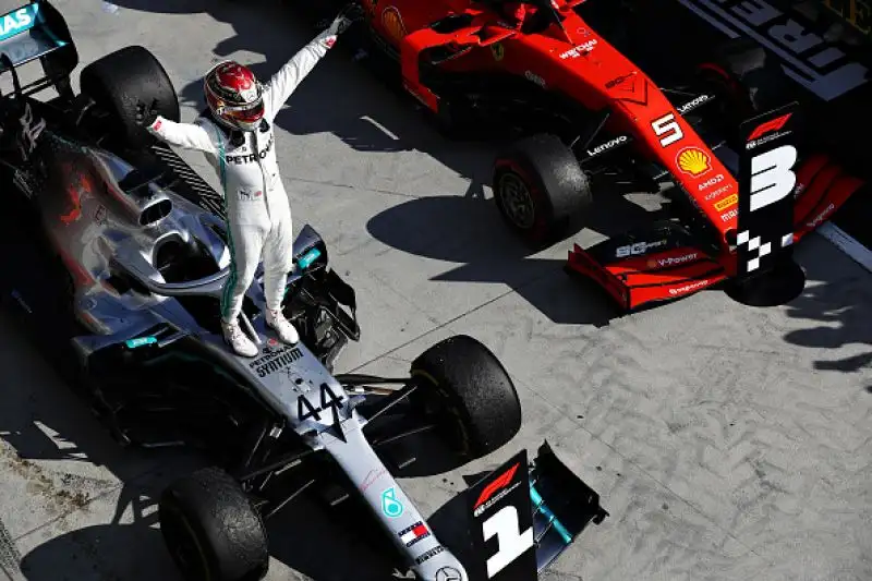 Sul podio anche Vettel che ha chiuso terzo davanti a Leclerc, settima l'Alfa Romeo di Raikkonen.