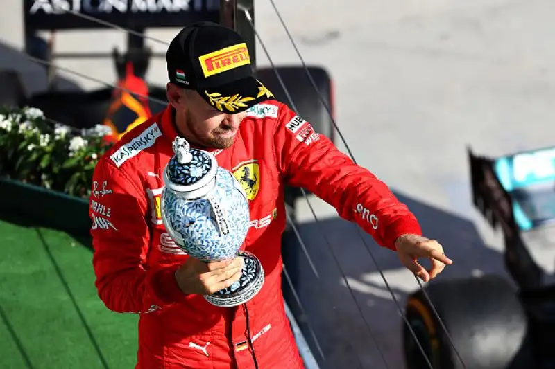 Sul podio anche Vettel che ha chiuso terzo davanti a Leclerc, settima l'Alfa Romeo di Raikkonen.