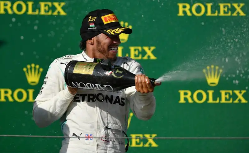 Sul podio anche Vettel che ha chiuso terzo davanti a Leclerc, settima l'Alfa Romeo di Raikkonen.