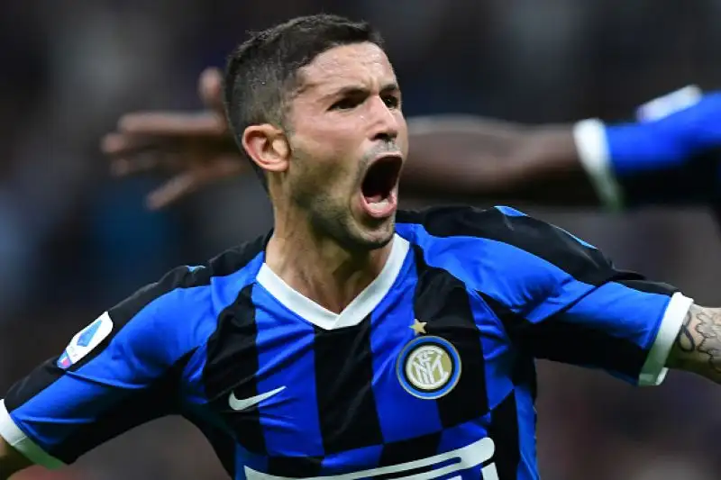 In un San Siro gremito finisce 4-0: gol spettacolari, standing ovation per Sensi, in rete anche Lukaku.