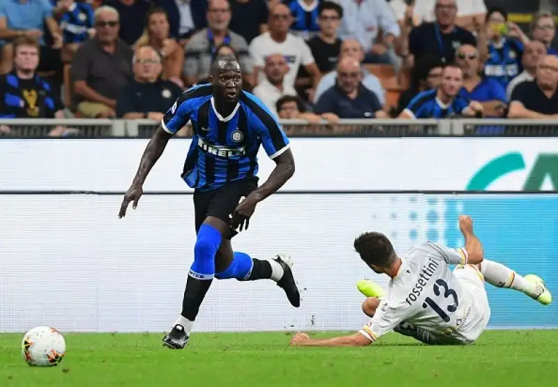 In un San Siro gremito finisce 4-0: gol spettacolari, standing ovation per Sensi, in rete anche Lukaku.