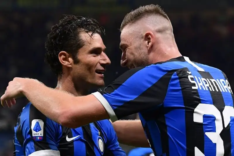 In un San Siro gremito finisce 4-0: gol spettacolari, standing ovation per Sensi, in rete anche Lukaku.