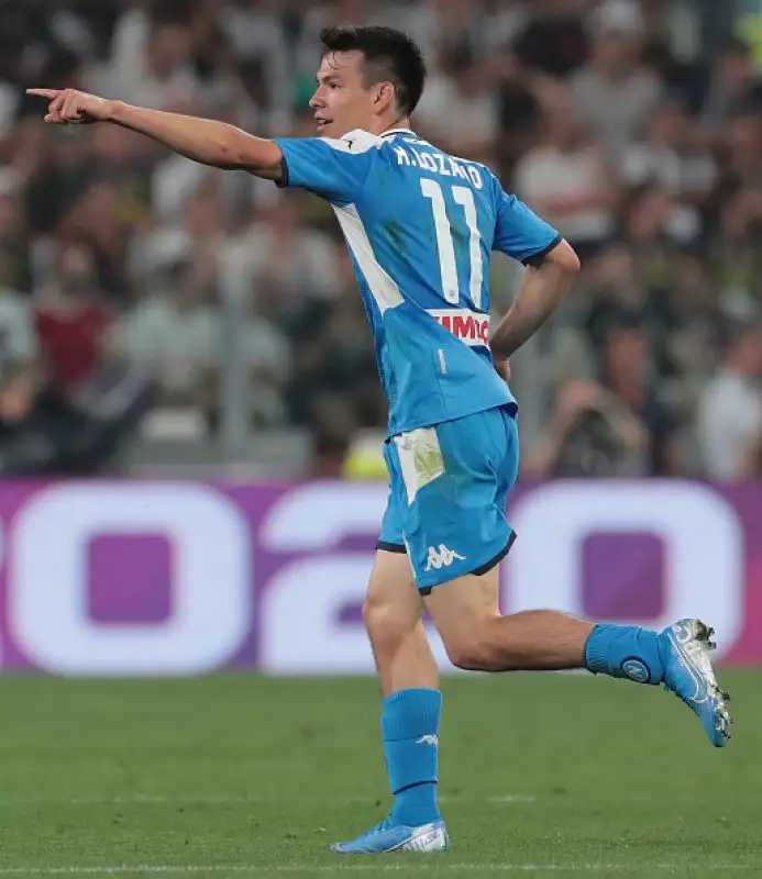 Triplo vantaggio bianconero con Danilo, Higuain e Ronaldo. Rimonta azzurra con Manolas, Lozano e Di Lorenzo e decisivo autogol finale di Koulibaly.