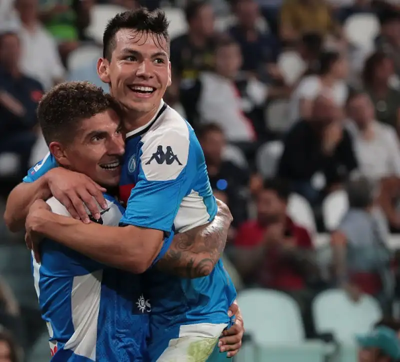 Triplo vantaggio bianconero con Danilo, Higuain e Ronaldo. Rimonta azzurra con Manolas, Lozano e Di Lorenzo e decisivo autogol finale di Koulibaly.