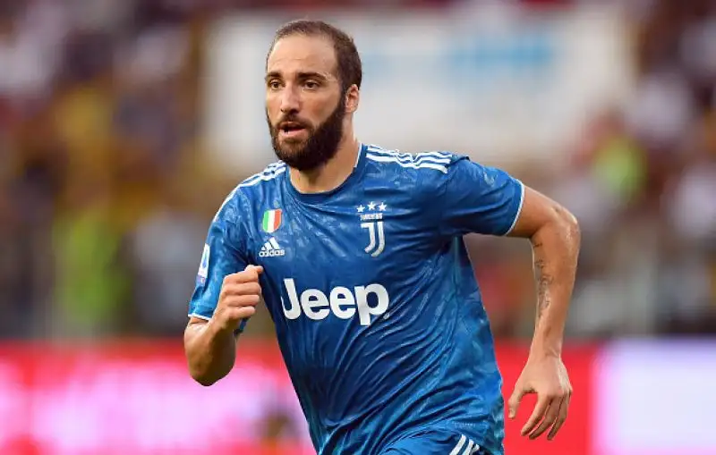 Una rete di capitan Chiellini inaugura il campionato di serie A della Juventus: i bianconeri superano di misura per 1-0 il Parma al Tardini e iniziano con il piede giusto la stagione.