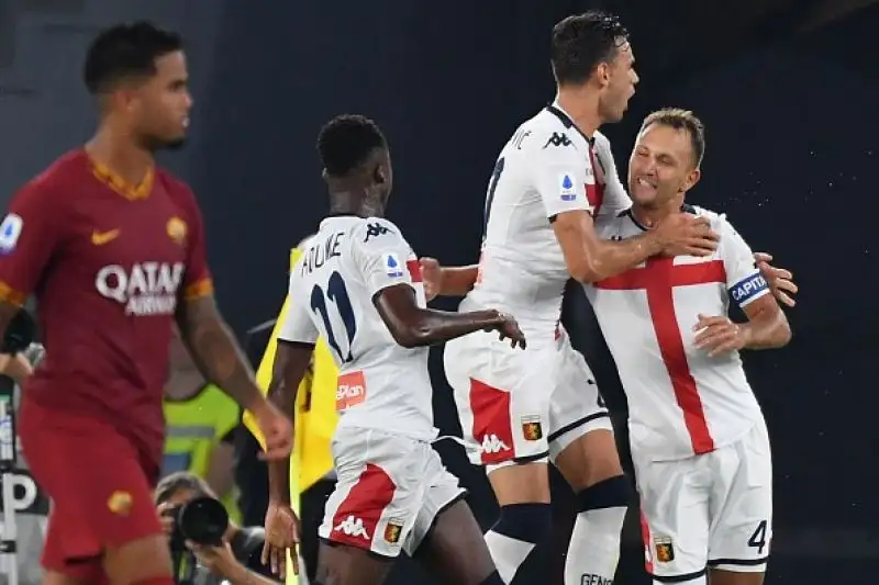 Fonseca non va oltre il 3-3 all'esordio in serie A contro il Genoa: i giallorossi si fanno rimontare ben tre volte dai liguri.