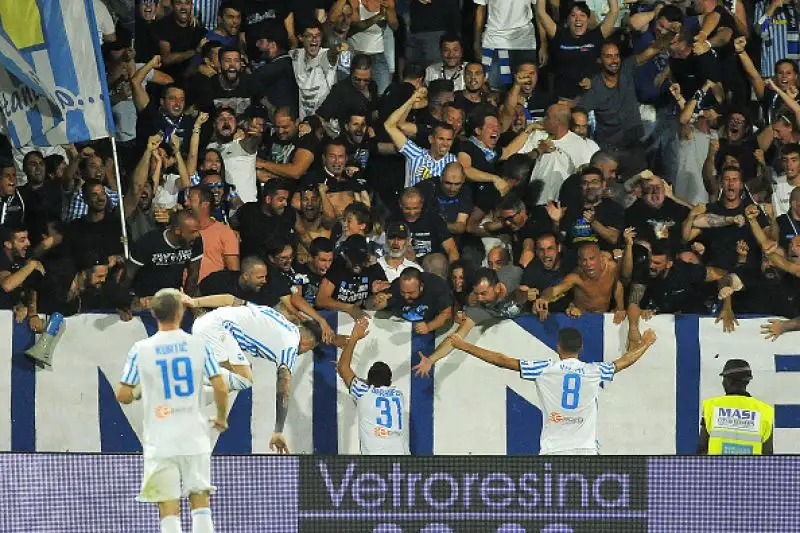 Sotto 2-0 dopo mezz'ora a Ferrara contro la Spal, l'Atalanta ribalta il match grazie alle reti di Gosens e Muriel (doppietta)
