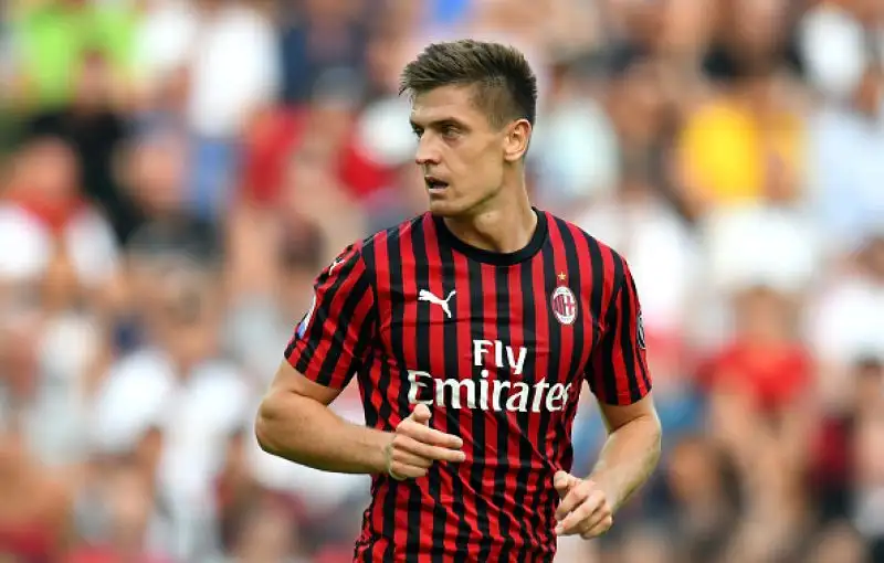 Esordio amaro per Marco Giampaolo sulla panchina del Milan. I rossoneri cadono per 1-0 ad Udine, decide Becao nella ripresa su assist di De Paul.